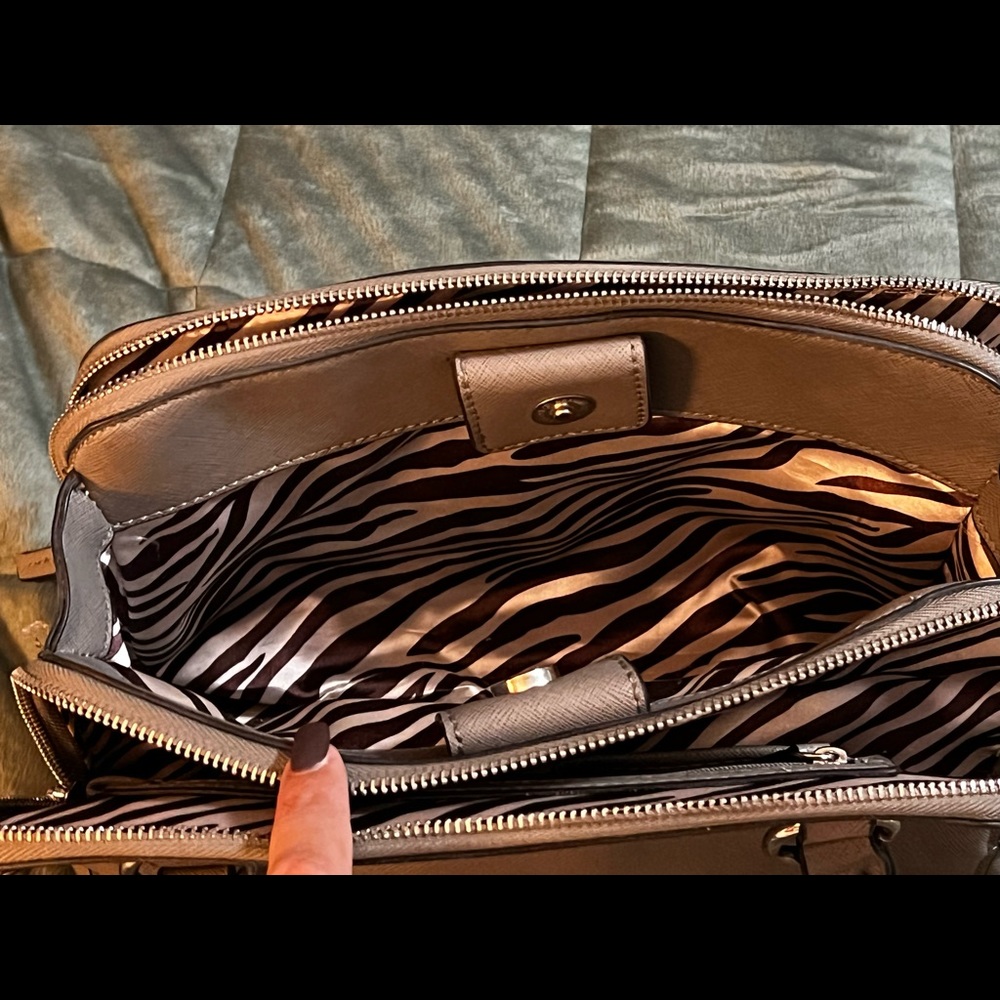 Purse - Picture 4 of 4